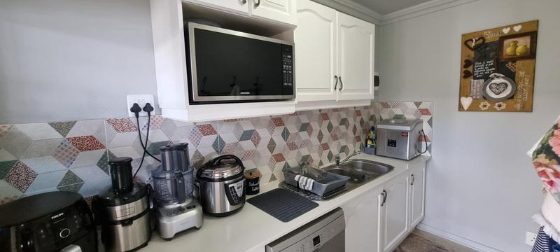 5 Bedroom Property for Sale in Reebok Western Cape